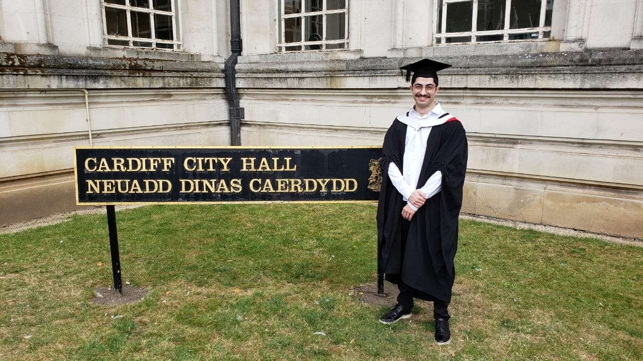 Eduardo Karas — Graduação na Cardiff University e Mestrado na Goldsmiths University of London