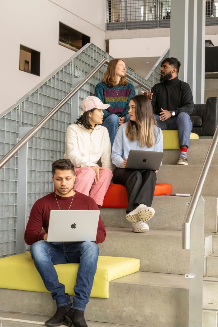 Estudante assessorado pela Gradeup em universidade no exterior